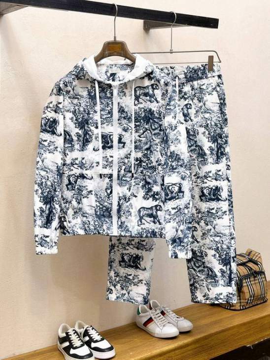 Picture of Dior Sweater Suits _SKUDiorM-3XLomtr21038515
